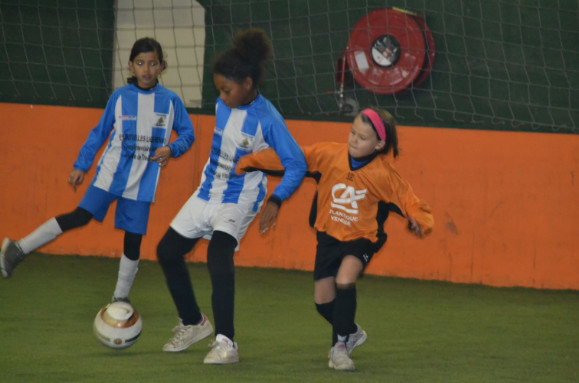 Norah à la lutte avec l'adversaire Norah à la lutte avec l'adversaire