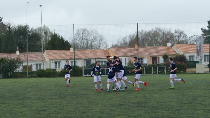 U17 PH: La Roche VF - Sympho Foot Treillières. LES BLANCS TIENNENT TETE AU LEADER!