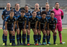 Alice Benoit (Debout, 2ème en partant de la Gauche) - Crédit Photo : Paris FC