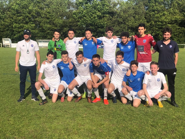 Les deux équipes U17 lors du tournoi de St Lyphard