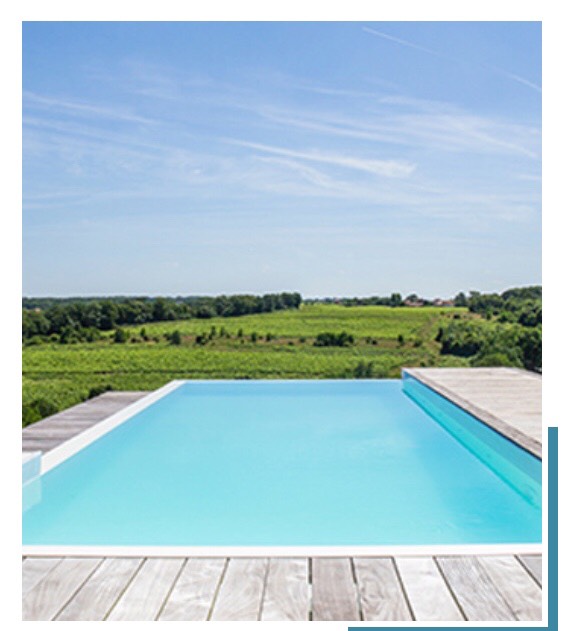 A l’honneur cette semaine . Marylise et Gaël Drouet , dirigeants de la société PSB , Piscines et Spas.
