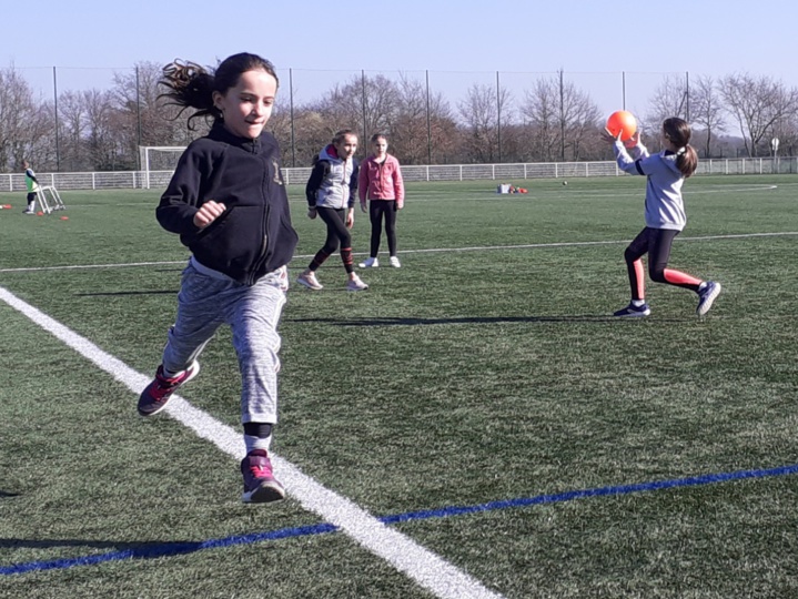 1er avril 2021: Le club fait appel à des POM-POM GIRLS !!!