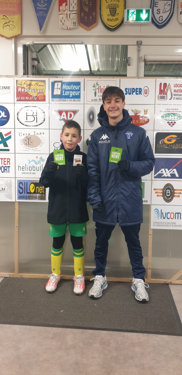 Remise de la pochette de vignettes album du club ! Remise de la pochette de vignettes album du club !