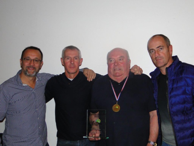Nos présidents étaient présents pour féliciter Jean-Claude lors de cette soirée ! Nos présidents étaient présents pour féliciter Jean-Claude lors de cette soirée !
