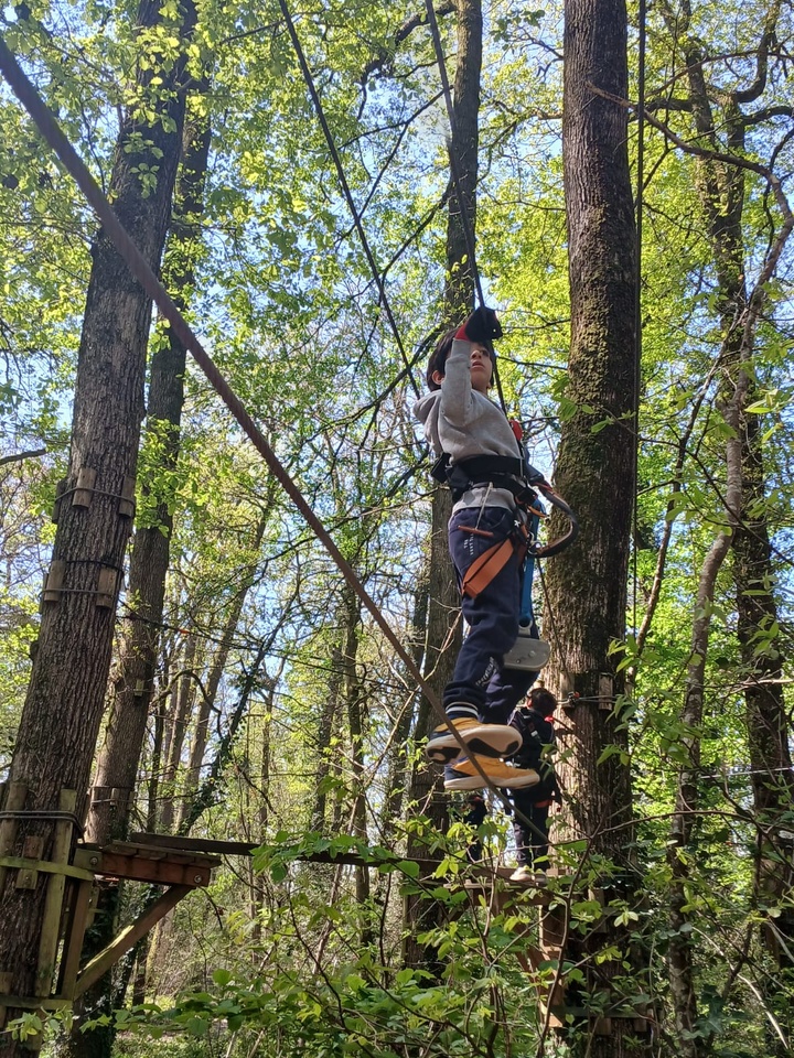 Sortie accrobranche pour nos jeunes en stage vacances chez Acrocime ! 🌲🧗♂️ Sortie accrobranche pour nos jeunes en stage vacances chez Acrocime ! 🌲🧗♂️