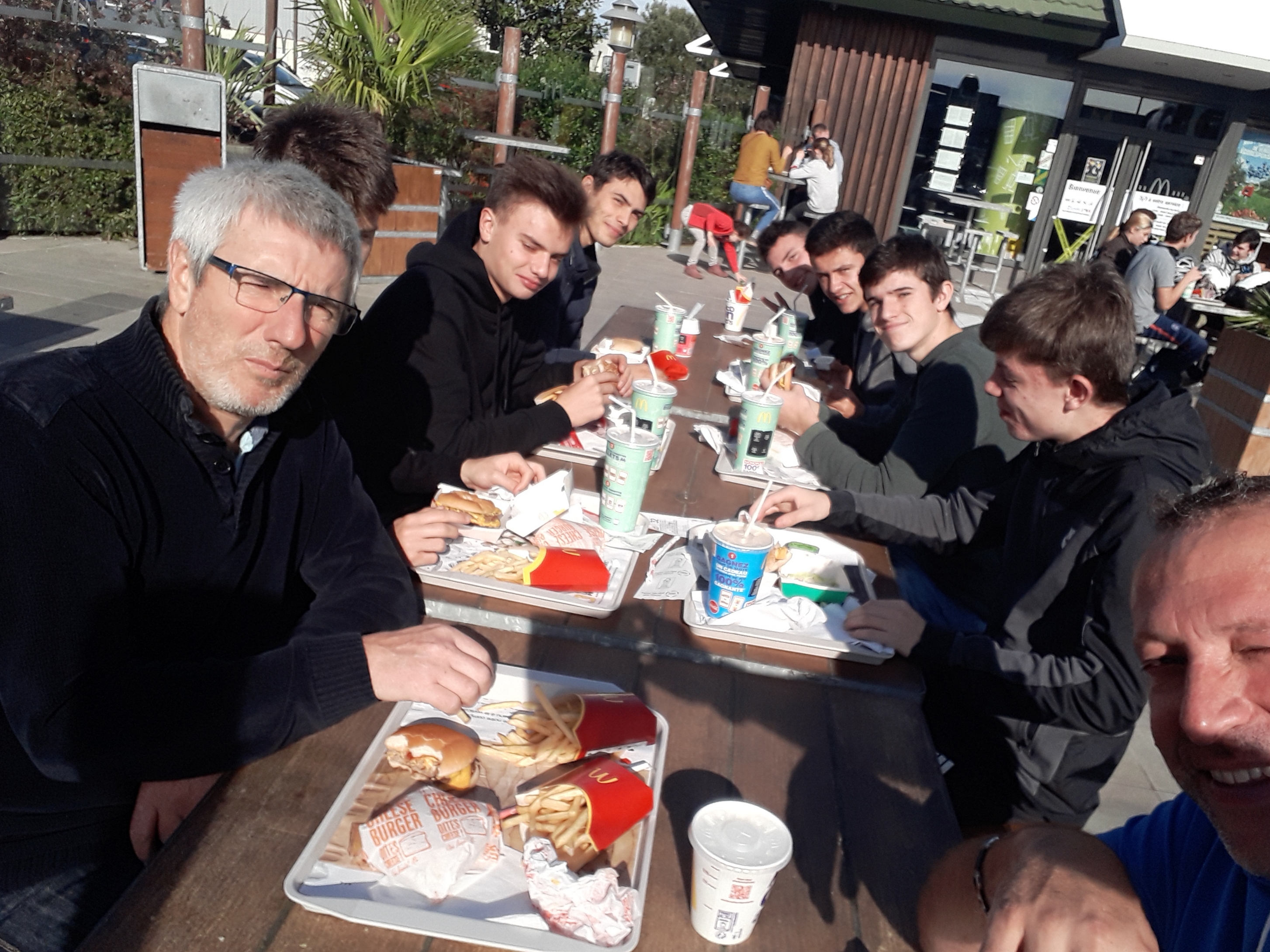 Les U18 se mettent au vert ... de coca.