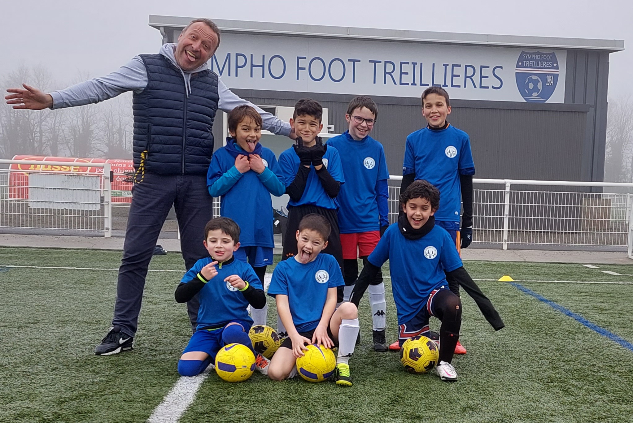 Photo d’équipe du stage vacances football février 2022!