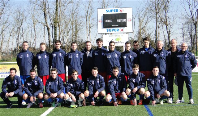 Le 8 mars dernier, à l'occasion du match contre Basse-Goulaine, un coupe-vent, sponsorisé par notre partenaire Super U, a été remis à chaque joueur des équipes seniors.